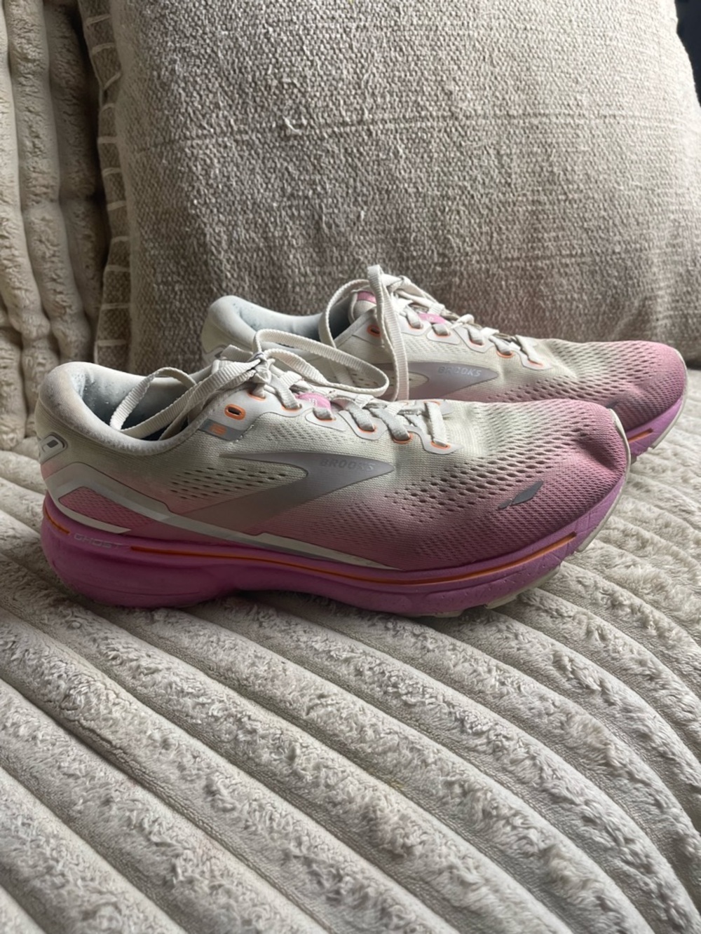 Brooks Ghost 15 Women's White Pink Athletic Sneakers size 10 - Picture 2 of 9